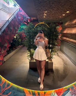 Fiza Chaudhary feet photo 8
