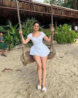Fiza Chaudhary feet photo 7