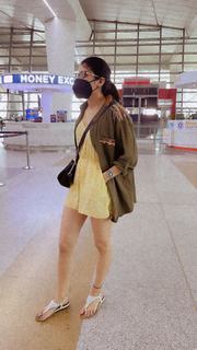 Fiza Chaudhary feet photo 4