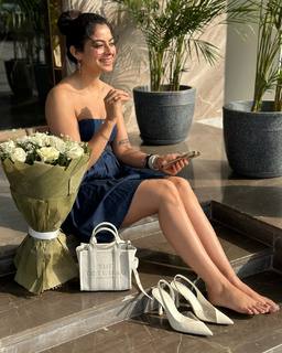 Fiza Chaudhary feet photo 6