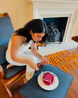 Fiza Chaudhary feet photo 18