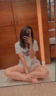 Fiza Chaudhary feet photo 4