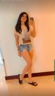 Fiza Chaudhary feet photo 3