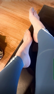 Fiza Chaudhary feet photo 19