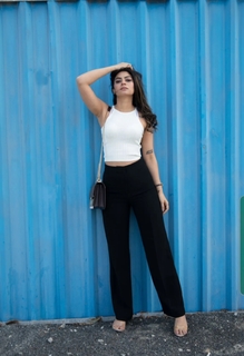 Fiza Chaudhary feet photo 10