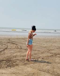 Fiza Chaudhary feet photo 8