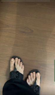 Fiza Chaudhary feet photo 11