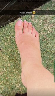 Fiza Chaudhary feet photo 8