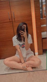 Fiza Chaudhary feet photo 4