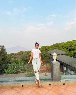 Fiza Chaudhary feet photo 9