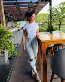 Fiza Chaudhary feet photo 7