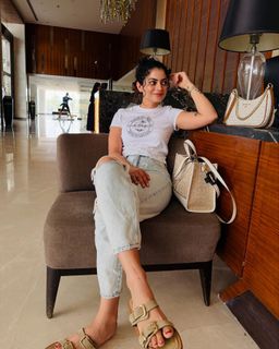 Fiza Chaudhary feet photo 5