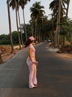 Fiza Chaudhary feet photo 12