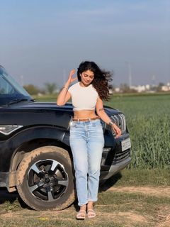 Fiza Chaudhary feet photo 9