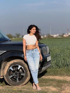Fiza Chaudhary feet photo 8
