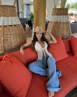 Flavia Laos feet photo 2