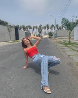 Flavia Laos feet photo 3