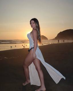 Flavia Laos feet photo 7