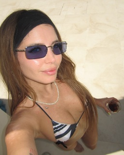 Flavia Laos feet photo 1