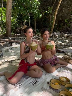 Flavia Laos feet photo 4