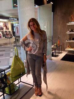 Flavia Palmiero feet photo thumbnail