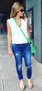 Flavia Palmiero feet photo thumbnail