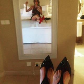 Flavia Palmiero feet photo thumbnail