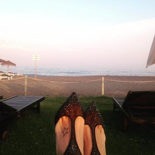 Flavia Palmiero feet photo thumbnail