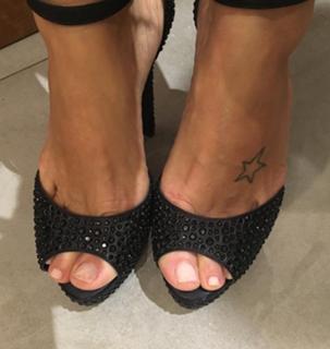Flavia Palmiero feet photo thumbnail