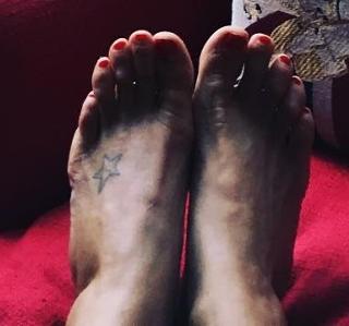 Flavia Palmiero feet photo thumbnail