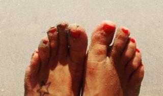 Flavia Palmiero feet photo thumbnail