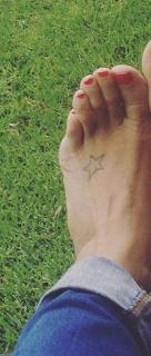 Flavia Palmiero feet photo thumbnail