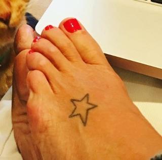 Flavia Palmiero feet photo thumbnail