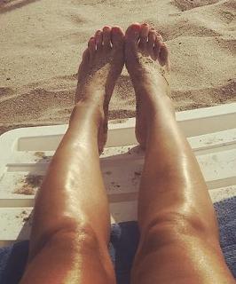 Flavia Palmiero feet photo thumbnail