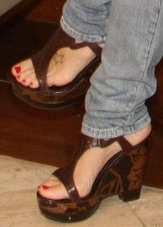 Flavia Palmiero feet photo thumbnail