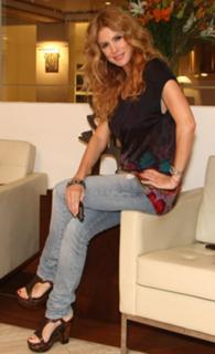 Flavia Palmiero feet photo thumbnail