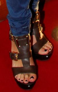 Flavia Palmiero feet photo thumbnail