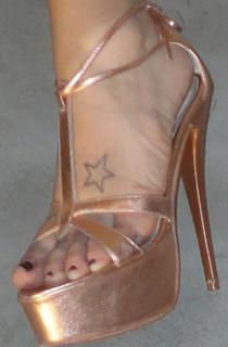 Flavia Palmiero feet photo thumbnail