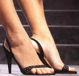 Flavia Palmiero feet photo thumbnail