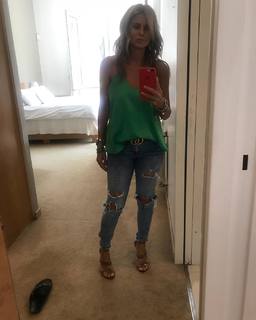 Flavia Palmiero feet photo thumbnail