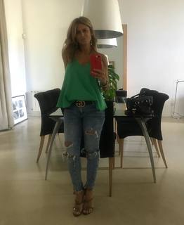 Flavia Palmiero feet photo thumbnail