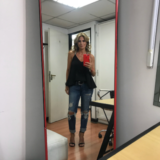 Flavia Palmiero feet photo thumbnail