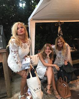 Flavia Palmiero feet photo thumbnail