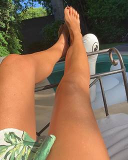 Flavia Palmiero feet photo thumbnail