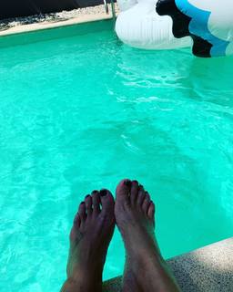 Flavia Palmiero feet photo thumbnail