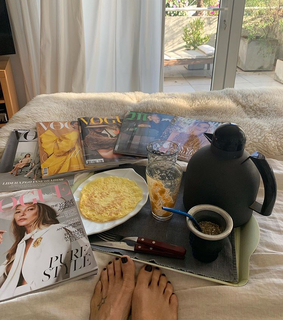 Flavia Palmiero feet photo thumbnail