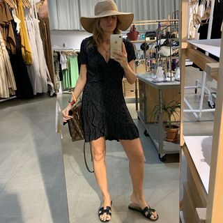 Flavia Palmiero feet photo thumbnail