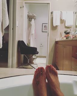 Flavia Palmiero feet photo thumbnail