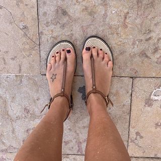 Flavia Palmiero feet photo thumbnail
