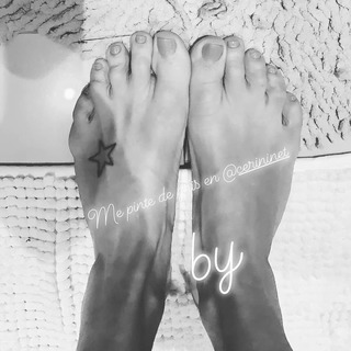 Flavia Palmiero feet photo thumbnail